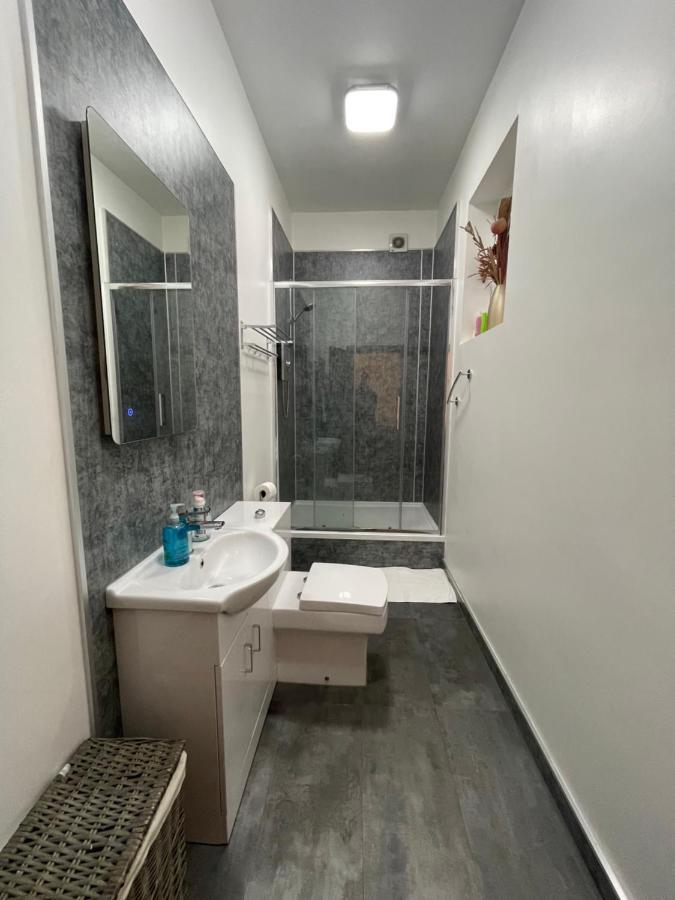 Premier 2 Bed Flat C Apartment Broxburn Exterior foto